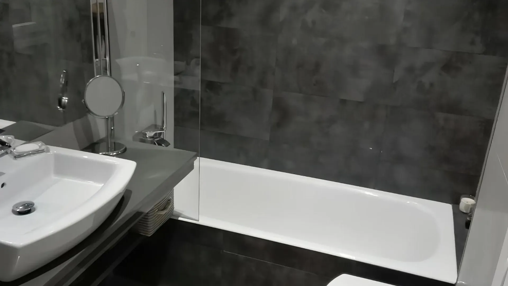 Modern Apartment Near To Guggenheim Museum Bilbao 0*,  Spain